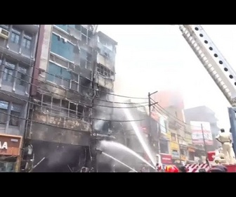 Replay NO COMMENT: Un incendie d'un hôtel dans l'est de l'Inde fait 6 morts et 20 blessés