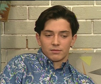 Replay Hélène et les garçons - S03 E07 - Amour nouveau