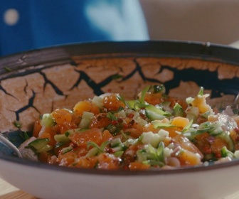 Replay Petits Plats en équilibre - Tartare de truite au concombre et baies roses