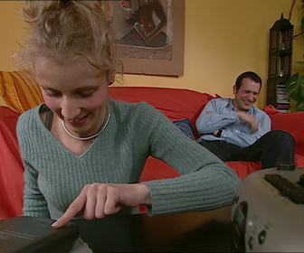 Replay Un gars, une fille - S2E21 - À la maison (1)
