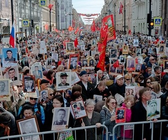 Replay Le pouvoir russe mobilise le régiment Immortel - Le dessous des images