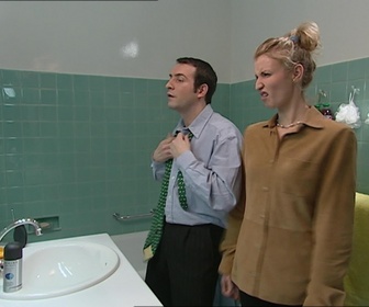 Replay Un gars, une fille - Dans la salle de bain (4)