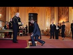 Replay David Beckham fait chevalier par le roi Charles III