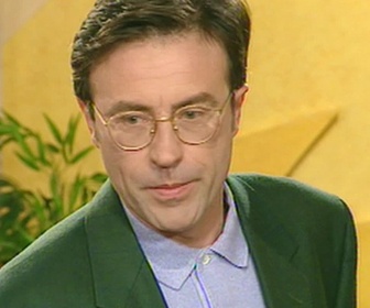 Replay Le miel et les abeilles - S02 E25 - L'abeille et la bête