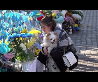 Replay No Comment. Après 1 000 jours de guerre, les Ukrainiens commémorent les soldats morts et disparus