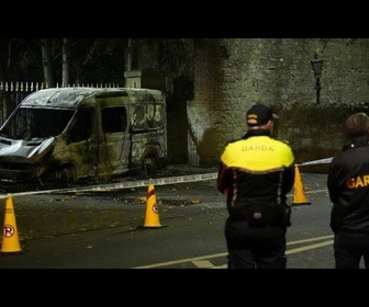 Replay Irlande : six arrestations après une manifestation anti-immigrés à Dublin qui vire à la violence