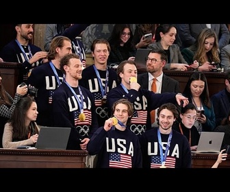 Replay Trump salue l'équipe olympique de hockey pendant son discours sur l'état de l'Union