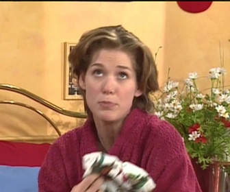 Replay Hélène et les garçons - S03 E18 - Le doute