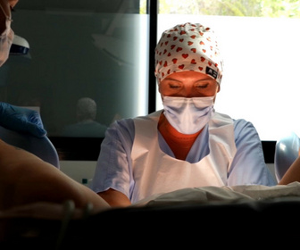 Replay 100 jours à la maternité - S1E1 - Urgence : bébé arrive !