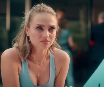 Replay Erica - S02 E01 - L'oiseau de mauvais augure (Partie 1)