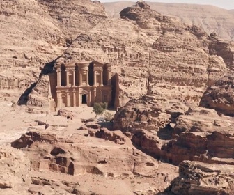 Replay Focus - En Jordanie, les grottes de Pétra menacées par le tourisme de masse