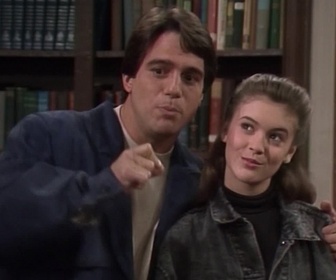 Replay Madame est servie - S04 E18 - Tony entre à l'université