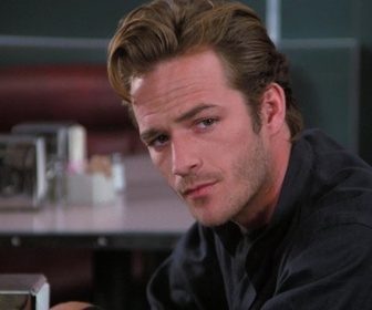 Replay Beverly Hills, 90210 - S05 E05 - Une fête branchée
