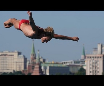 Replay Des plongeurs de haut vol à Moscou pour le festival Deux rivières