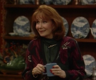 Replay Madame est servie - S08 E15 - Qui porte le pantalon ?