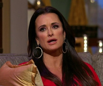 Replay Les real housewives de Beverly Hills - S2 E22 - Réunion 2/3