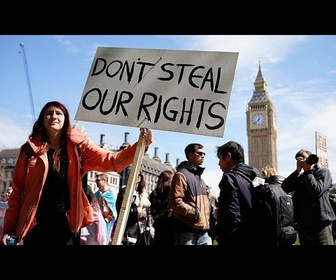 Replay Transgenres : des milliers de Britanniques vent debout contre la définition d'une femme donnée...