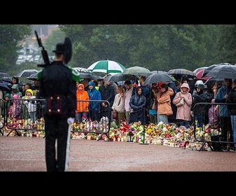 Replay Mort du roi Harald V : plus de 10 000 Norvégiens rendent hommage au monarque à Oslo