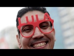 Replay Des partisans de Lula forment son nom dans les eaux de Rio avant le second tour
