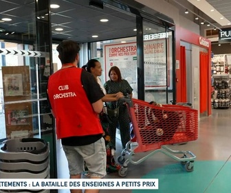 Replay Un jour, un doc - Vêtements : la bataille des enseignes à petits prix