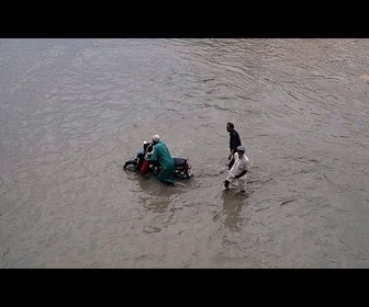 Replay Les recherches continuent après des inondations meurtrières au Pakistan