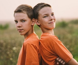 Replay 42 - La réponse à presque tout - À quoi servent nos frères et soeurs ?