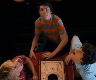 Replay Ma babysitter est un vampire - Trois Geeks et un démon