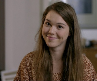 Replay Petits secrets entre voisins - S02 E16 - Une gardienne aux petits soins