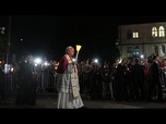 Replay Léon XIV en pèlerin à Lourdes pour une veillée aux 150 000 cierges
