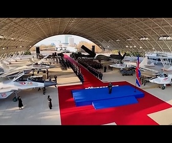 Replay Le dirigeant nord-coréen Kim Jong-un et sa fille marquent l'anniversaire de l'armée de l'air