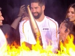 Replay Paris accueille la Flamme Olympique - Nikola Karabatic allume le chaudron olympique