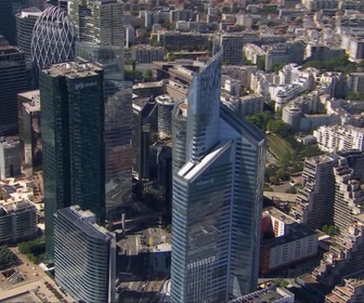 Replay C'est en France - Télétravail, tours vieillissantes... La Défense, un quartier d'affaires en péril