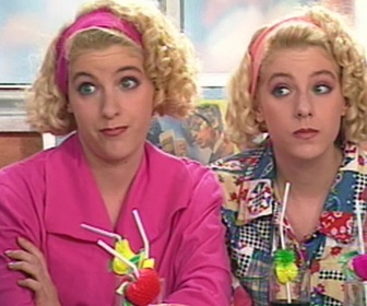 Replay Premiers baisers - S04 E04 - Cours de français