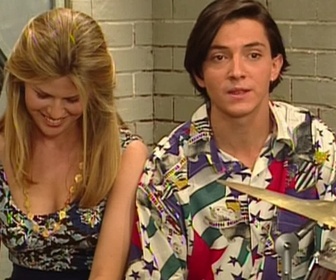 Replay Hélène et les garçons - S04 E24 - Tout doucement