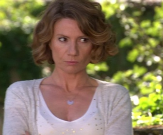 Replay Talons aiguilles et bottes de pailles - S01 E15