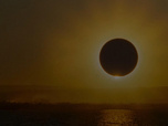 Replay Info éco - Tourisme, croisières, lunettes : le lumineux business de l'éclipse