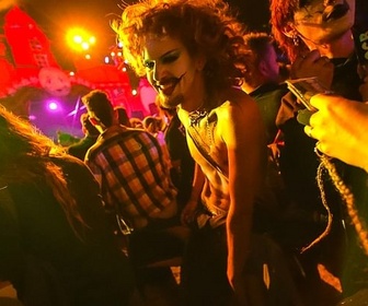 Replay Free party : la teuf est-elle vraiment finie ? - Tracks