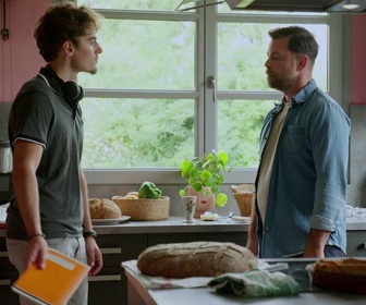 Replay Petits secrets en famille - Ombre meurtrière - famille Leduro