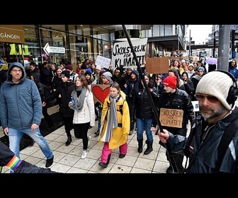 Replay Greta Thunberg rejoint 10 000 manifestants pour le climat à Stockholm
