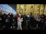 Replay La flamme des JO d'hiver illumine Milan, la foule envahit la Piazza Duomo