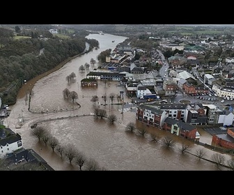 Replay Tout est détruit : des villes irlandaises nettoient après les inondations de la tempête Chandra
