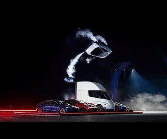 Replay Ça a marché: Elon Musk dévoile la nouvelle Tesla Roadster qui peut voler