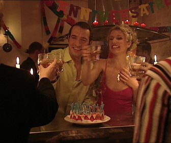 Replay Un gars, une fille - S3E100 - Anniversaire de Jean
