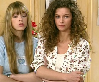 Replay Hélène et les garçons - S08 E07 - Rapprochement