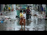 Replay Le puissant typhon Fung-wong ravage les Philippines: 8 morts, 1,4 million de déplacés