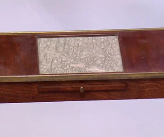 Replay Affaire conclue : la vie des objets - La desserte estampillée Escalier de Christal de Johan