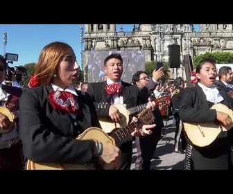 Replay No Comment : les mariachis se réunissent à Mexico pour battre le record du monde de chant