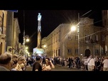 Replay Italie : une ville porte dans ses rues une imposante statue de la Vierge Marie
