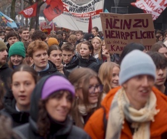 Replay Focus - En Allemagne, la jeunesse s'oppose au retour du service militaire