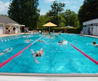 Replay Des thermes antiques à la piscine privée - Tous à l'eau !